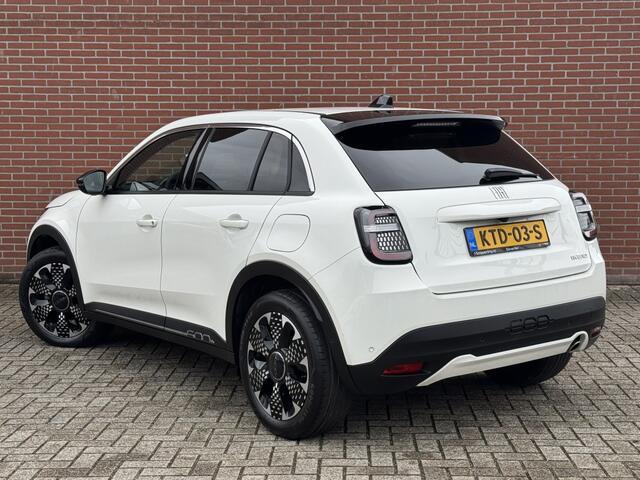 Fiat 600 1.2 Hybrid La Prima NAV ADAP-CRUISE CAMERA STOELVW CARPLAY LMV
