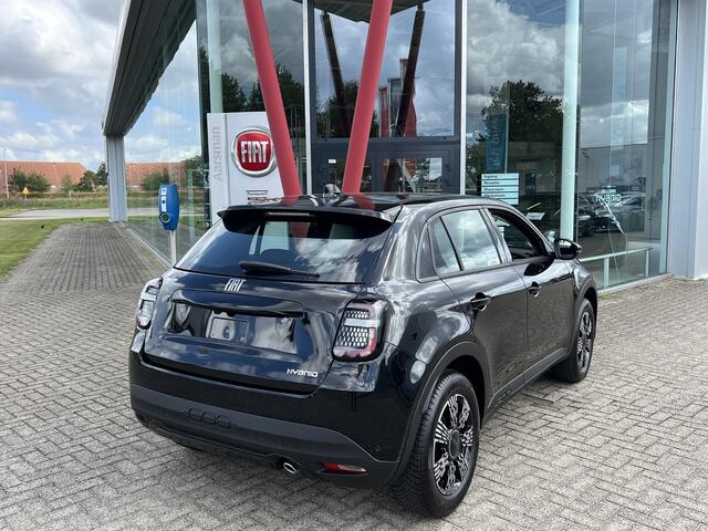 Fiat 600 1.2 Hybrid Icon | 8 Jaar garantie | Camera | Stoelverwarming | Navi | All season banden