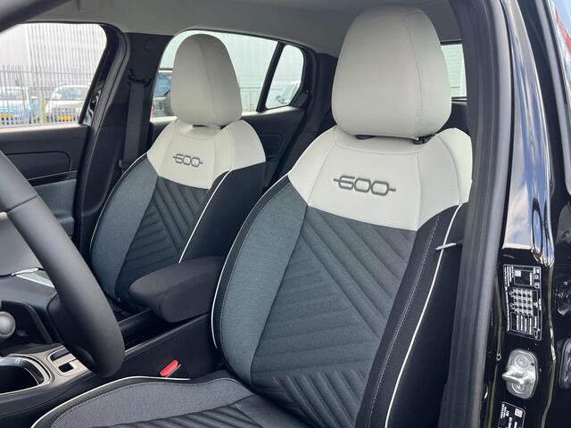 Fiat 600 1.2 Hybrid Icon | 8 Jaar garantie | Camera | Stoelverwarming | Navi | All season banden
