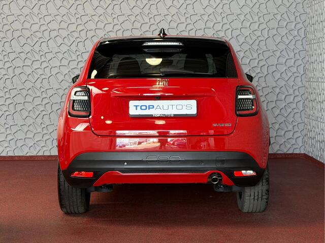 Fiat 600 1.2 Hybrid 145 PK La Prima o Full Options o Leder o Massage o Camera o CarPlay o ACC o Elek. Klep o 18" ? Top Auto Fiat Wijchen , 30 Jaar ervaring in Fiat , Wij leveren de : Icon / La Prima / Pop / Sport . Urban / Benzine / Hybrid . Met Fabrieksgarantie ?