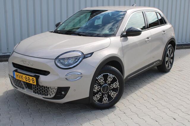 Fiat 600 1.2 Hybrid Urban | Incl. 12 maanden garantie | Stoelverwarming | Apple carplay/Android auto | Cruise control | Climate control | DAB radio | Parkeercamera |
