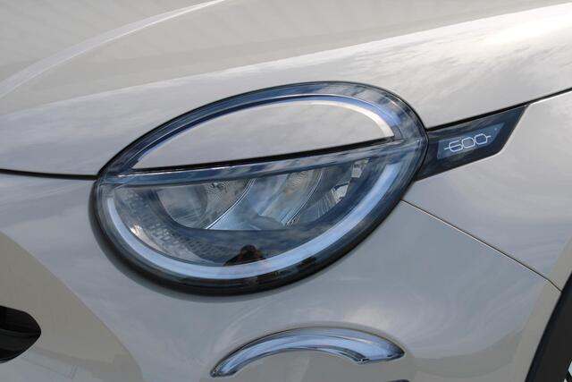 Fiat 600 1.2 Hybrid Urban | Incl. 12 maanden garantie | Stoelverwarming | Apple carplay/Android auto | Cruise control | Climate control | DAB radio | Parkeercamera |
