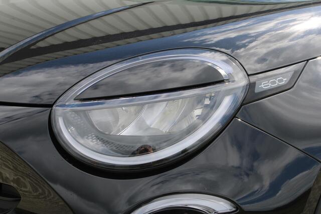 Fiat 600 1.2 Hybrid Urban l Incl. 12 maanden garantie l Stoelverwarming | Apple carplay/Android auto | Parkeercamera | DAB radio | Navigatie | Cruise control | Climate control |