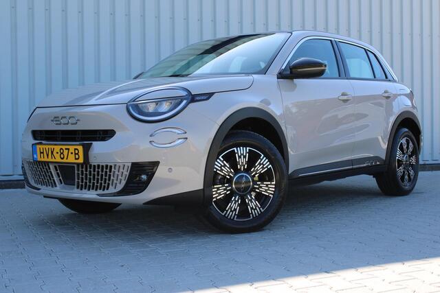 Fiat 600 1.2 Hybrid Pop | Incl. 12 maanden garantie | Cruise control | Stoelverwarming | Apple carplay/Android auto | Parkeercamera | Climate control | Navigatie | DAB radio |