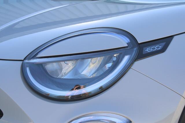 Fiat 600 1.2 Hybrid Pop | Incl. 12 maanden garantie | Cruise control | Stoelverwarming | Apple carplay/Android auto | Parkeercamera | Climate control | Navigatie | DAB radio |