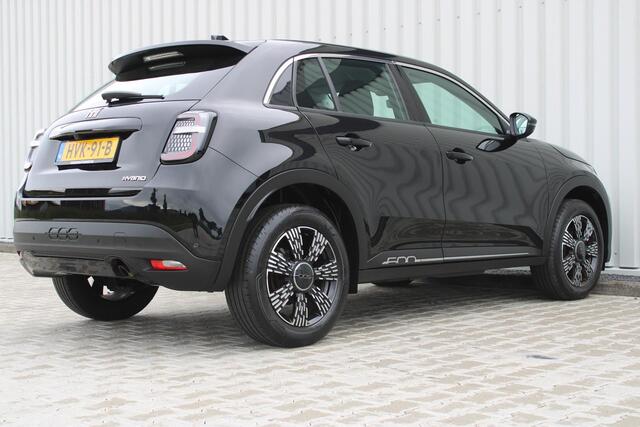 Fiat 600 1.2 Hybrid Urban | Incl. 12 maanden garantie | Cruise control | Apple carplay/Android auto | Parkeercamera | DAB radio | Navigatie | Stoelverwarming |