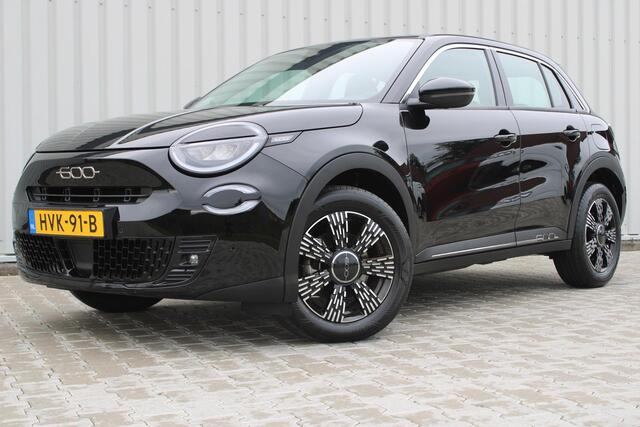 Fiat 600 1.2 Hybrid Urban | Incl. 12 maanden garantie | Cruise control | Apple carplay/Android auto | Parkeercamera | DAB radio | Navigatie | Stoelverwarming |