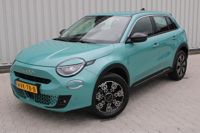 Fiat 600 1.2 Hybrid Pop | Incl. 12 maanden garantie | Apple carplay/Android auto | Stoelverwarming | Parkeercamera | DAB radio | Climate control | Cruise control | Navigatie | Voorruit verwarming |