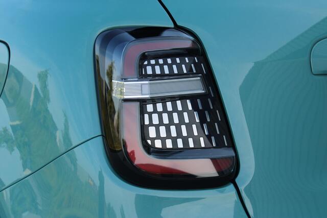 Fiat 600 1.2 Hybrid Urban | Incl. 12 maanden garantie | Stoelverwarming | Apple carplay/Android auto | Parkeercamera | DAB radio | Navigatie |