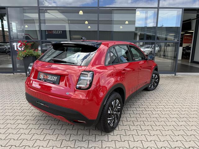 Fiat 600 600e RED 54 kWh *Cruise Control & LED*