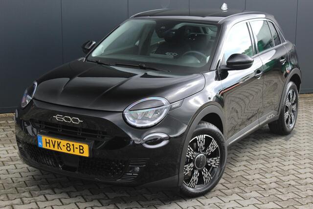 Fiat 600 1.2 Hybrid Pop | Incl. 12 maanden garantie | Voorstoelen verwarmd | Apple carplay/Android auto | Parkeersensoren | Achteruitrij camera | Navigatie | Climate control | Cruise control | Airco | Lichtmetalen velgen