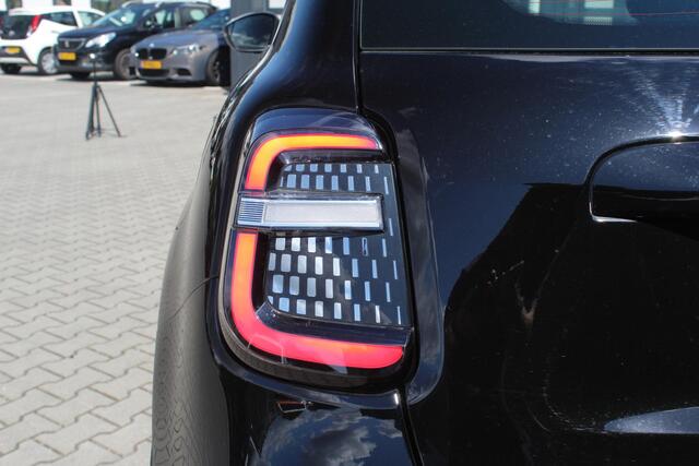 Fiat 600 1.2 Hybrid Urban | Incl. 12 Maanden garantie | Stoelverwarming | Cruise | Airco | Apple Carplay/ Android Auto | Parkeersensoren | Parkeer Camera | Navigatie | Bluetooth |