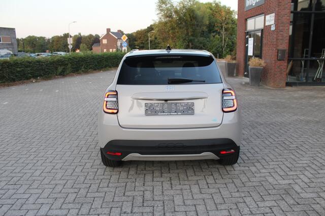 Fiat 600 600e La Prima 54 kWh 9500 KM !! Clima-Cruise-Navi-Leder-Massage