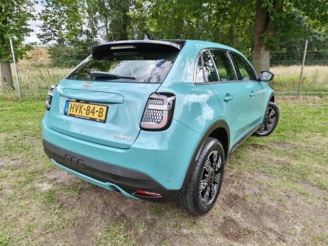 Fiat 600 1.2 Hybrid Pop AUTOMAAT | CLIMA | CRUISE | NAVI | CAMERA | P. SENSOREN|