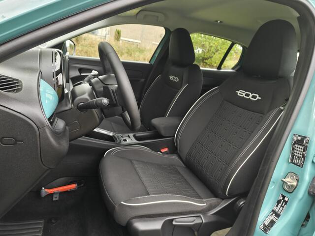 Fiat 600 1.2 Hybrid Pop AUTOMAAT | CLIMA | CRUISE | NAVI | CAMERA | P. SENSOREN|