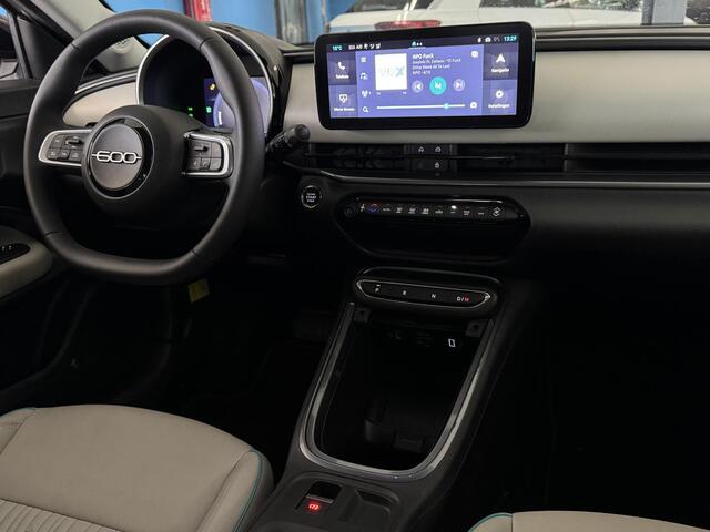 Fiat 600 1.2 Hybrid La Prima | Leer | ACC | Stoelverwarming | Massage | Clima | Camera | Navi | Elektrische achterklep | ( Vestiging - Nieuwegein )