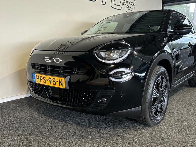 Fiat 600 1.2 HYBRID URBAN l NAP l AUTOMAAT l CARPLAY l CAMERA l KEYLESS l RIJKLAAR l