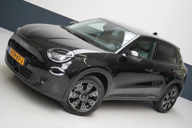 Fiat 600 1.2 Hybrid Urban | Achteruitrijcamera | Carplay | Climate control | Cruise control | Parkeersensoren