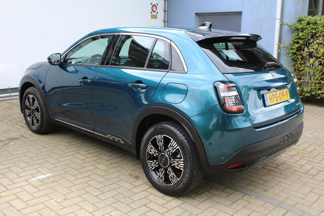 Fiat 600 1.2 Hybrid Urban | Incl. 12 maanden Garantie | AchteruitrijCamera | Stoelverwarming | Parkeersensoren V+A | Apple CarPlay/Android Auto | Navigatie | Climate controle | Keyless entry/start | Draadloze telefoonlader | Cruise controle | Origineel NL Auto | NAP |