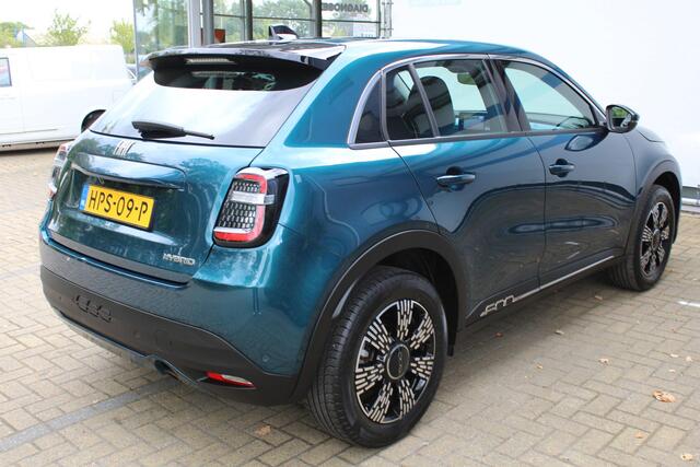 Fiat 600 1.2 Hybrid Urban | Incl. 12 maanden Garantie | AchteruitrijCamera | Stoelverwarming | Parkeersensoren V+A | Apple CarPlay/Android Auto | Navigatie | Climate controle | Keyless entry/start | Draadloze telefoonlader | Cruise controle | Origineel NL Auto | NAP |