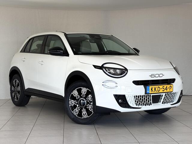 Fiat 600 1.2 Hybrid Icon 145 PK | Apple-Android | Cruise Control | Parkeersensoren