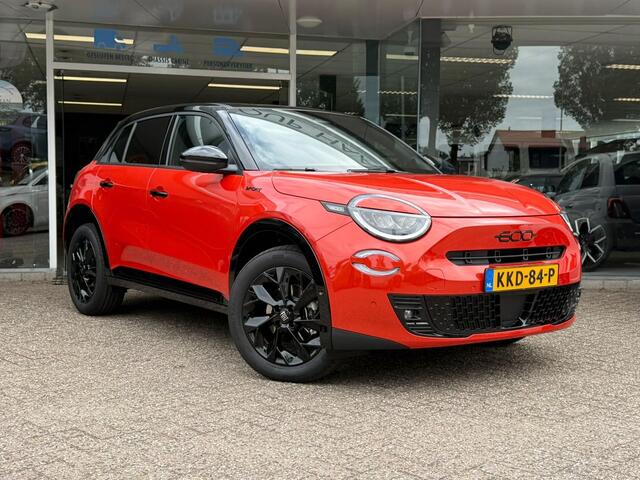 Fiat 600 600e Sport 54 kWh | Parkeercamera | Carplay | ACC