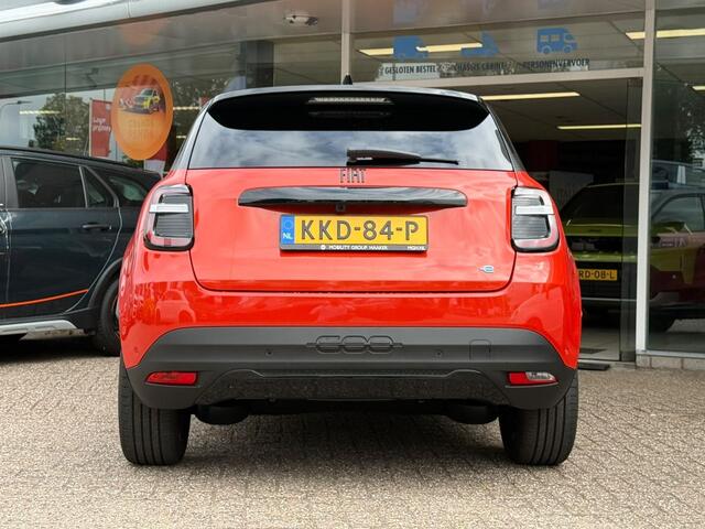 Fiat 600 600e Sport 54 kWh | Parkeercamera | Carplay | ACC