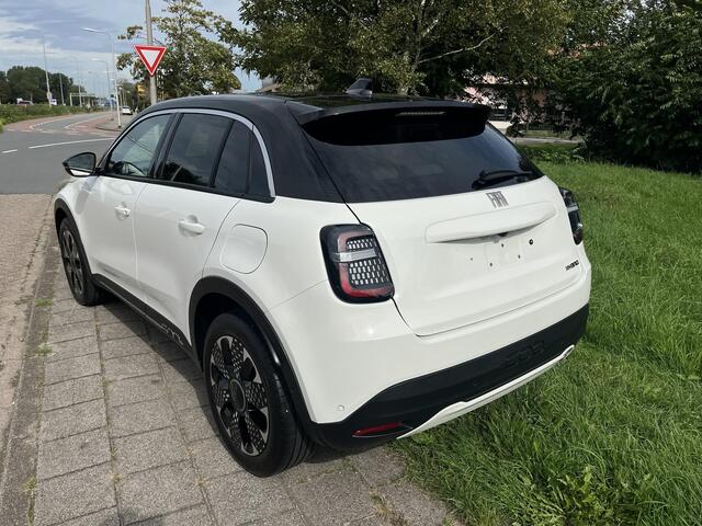 Fiat 600 1.2 Hybrid T3 81 kW DCT La Prima AUTOMAAT|NAVI|CLIMATE|APPLE/ANDROID|CAMERA|PDC|18"