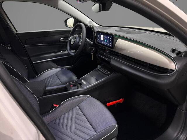 Fiat 600 1.2 Hybrid Icon 145pk Apple carplay / Android Auto | Parkeersensoren | Climate Conttrol | Cruise Control | 2 + 6 jaar Speciale garantie! |