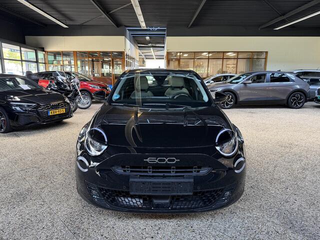 Fiat 600 1.2 Hybrid Urban | LED | 360 Camera | CarPlay | BTW | Clima |