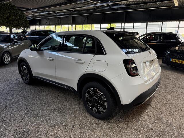 Fiat 600 1.2 Hybrid Urban | LED | 360 Camera | 8.000KM | CarPlay | Clima | BTW |