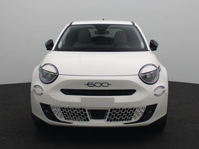 Fiat 600 1.2 Hybrid La Prima | Voorraadvoordeel | Parkeercamera Achter | Blind Spot | NAVI | Full LED |