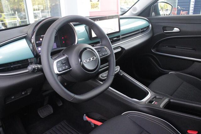 Fiat 600 1.2 110PK Hybrid AUTOMAAT POP | WINTER PACK: VERWAMBARE VOORSTOELEN/VERWARMBARE VOORRUIT | PACK COMFORT: ACHTERUITRIJCAMERA MET DYNAMISCHE HULPLIJNEN/AUDIOSYSTEEM MET 6 SPEAKERS/DRAADLOOS LADEN/KEYLESS ENTRY/NAVIGATIE/PARKEERSENSOREN VOOR EN ACHTER/VERKEERSBORDINFORMATIE | PACK STYLE: 17" LICHTMETALEN VELGEN/HOOGGLANS ZWARTE SPIEGELKAPPEN/VERCHROME OMLIJSTING/LED RICHTINGAANWIJZERS/LED MISTLAMPEN/DASHBOARD IN CARROSSERIEKLEUR | DRAADLOZE APPLE CARPLAY/ANDROID AUTO |