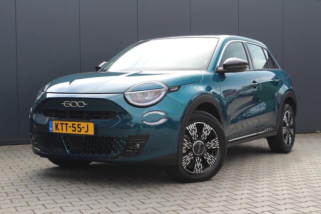Fiat 600 1.2 Hybrid Urban | Incl. 12 maanden garantie | Cruise | Airco | Lane assist | Apple Carplay/ Android Auto | Parkeersensoren |