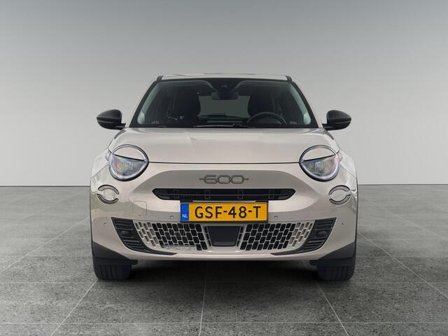 Fiat 600 Urban 1.2 Hybrid 110pk e-DSC6 | CAMERA | AFN. TREKHAAK | DODEHOEKBEW. | DAB+ | APPLE CARPLAY / ANDROID AUTO |