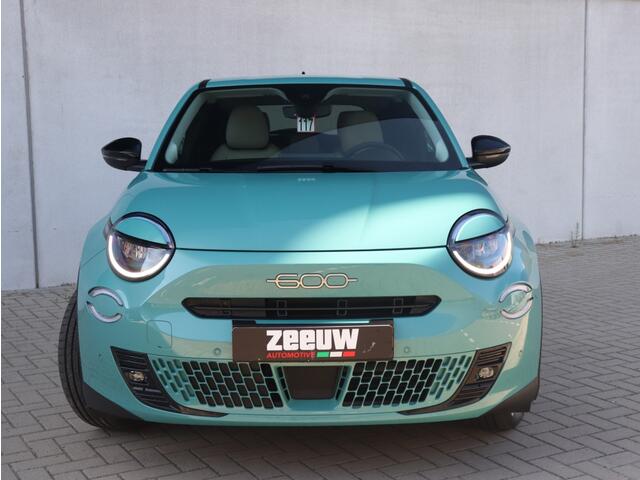 Fiat 600 1.2 Hybrid 110 PK La Prima | Navi | Camera | Carplay | Leder