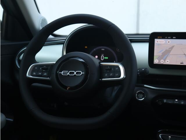 Fiat 600 1.2 Hybrid 110 PK La Prima | Navi | Camera | Carplay | Leder