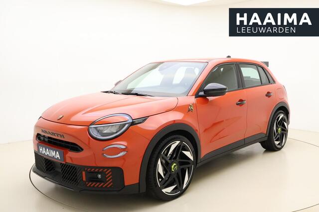 Fiat Abarth 600e Turismo 54 kWh | 20'' lichtmetalen velgen | Sabelt sportstoelen | Zwarte hemelbekleding | Alcantara sportstuur | Sperdifferentieel | Uit voorraad leverbaar!