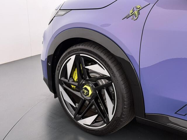 Fiat Abarth 600E Scorpionissima 54 kWh Navigatie |SOH 97% | Camera | Cruise | LMV |