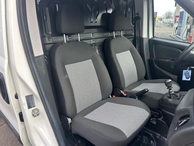 Fiat DOBLO Cargo 1.6 MJ L2H2 XL AIRCO I TREKHAAK I MULTIMEDIA I HOOG DAK I