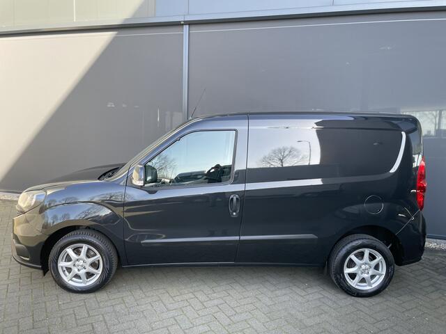 Fiat DOBLO Cargo 1.3 MJ L1H1 SX Cruise control - Zijschuifdeur rechts - tussenschot volledig - Lederen stuurwiel - Parkeersensoren achter - navigatie - radio - Airco