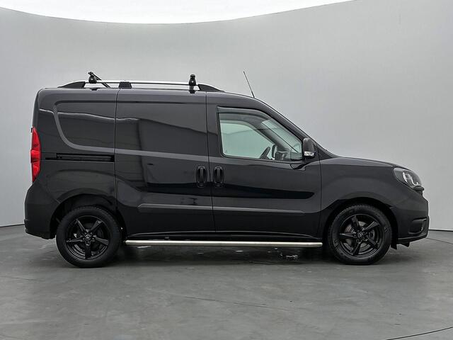 Fiat DOBLO Cargo L1H1 105 pk | Navigatie | Parkeersensoren Achter | Zijschuifdeur Rechts | Airco | Cruise Control | Start/Stop Systeem | Bluetooth | 2 Zitplaatsen Rechtsvoor | Dakrails | Centrale Deurvergrendeling met Afstandsbediening |