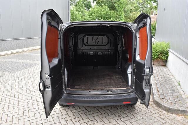 Fiat DOBLO Cargo 1.6 MJ L1H1 23.000KM NAP | Metallic grijs | Betimmerd | Airco | Garantie