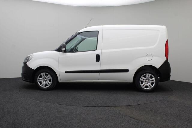 Fiat DOBLO Cargo 1.3 MJ L1H1 Actual 2017 NAP | Airco | Bluetooth | Trekhaak | Elektrische ramen | AUX USB | Zijschuifdeur | Centrale vergrendeling