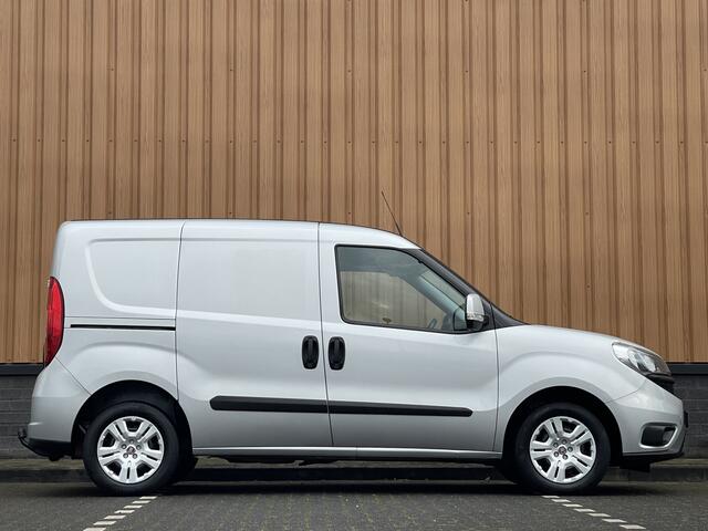 Fiat DOBLO 1.3 MJ L1 | Marge! | Trekhaak | Navigatie | Airconditioning | Cruise Control | Bluetooth | DAB | Multifunctioneel Stuurwiel | Elektrische Spiegels | Elektrische Ramen |