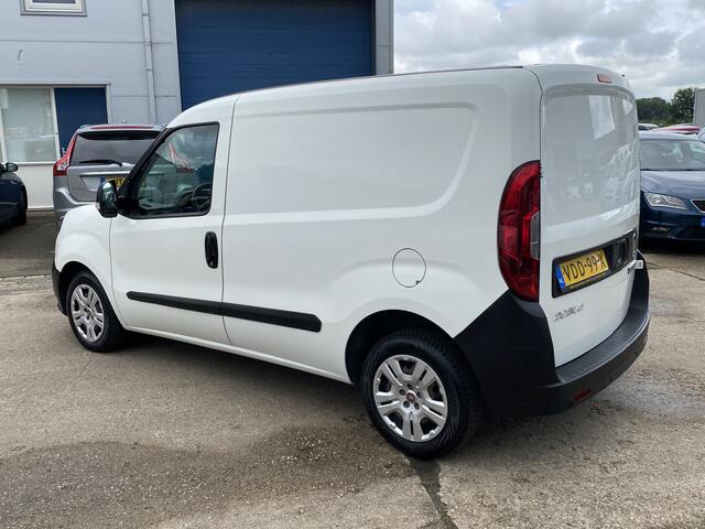 Fiat DOBLO Cargo 1.6 MJ EURO 6 L1H1 ECO JET, 6-BAK, 3-PEROONS, AIRCO, SCHUIFDEUR RECHTS, CRUISE CONTROL, PARKEERSENSOREN, NAVIGATIE-BLUETOOTH-RADIO-USB, ELEK-RAMEN, CENT-VERGRENDELING, KAST INRICHTING