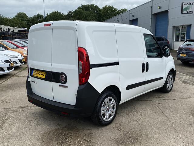 Fiat DOBLO Cargo 1.6 MJ EURO 6 L1H1 ECO JET, 6-BAK, 3-PEROONS, AIRCO, SCHUIFDEUR RECHTS, CRUISE CONTROL, PARKEERSENSOREN, NAVIGATIE-BLUETOOTH-RADIO-USB, ELEK-RAMEN, CENT-VERGRENDELING, KAST INRICHTING
