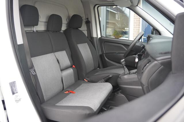 Fiat DOBLO Cargo 1.4 Benzine, AIRCO, 3-ZITS, BTW-VRIJ / MARGE