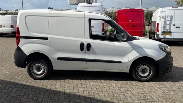 Fiat DOBLO 1.6 MJ 77KW 105PK EURO 6 3 ZITS BIJRIJDERSBANK/ AIRCO/ CRUISE CONTROL/ ORIGINEEL AUDIO/ 100% DEALERONDERHOUDEN