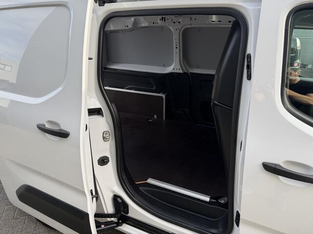 Fiat DOBLO 100pk L2 1000kg (Laadruimte betimmering - Camera - Airco - Navigatie - Parkeersensoren V+A - Digitale spiegel - Moduwork - Apple Carplay)